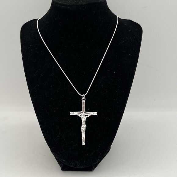 Beautiful Silver Plated Cross Crucifix On Snake Chain Silver Tone Christian - Picture 1 of 7